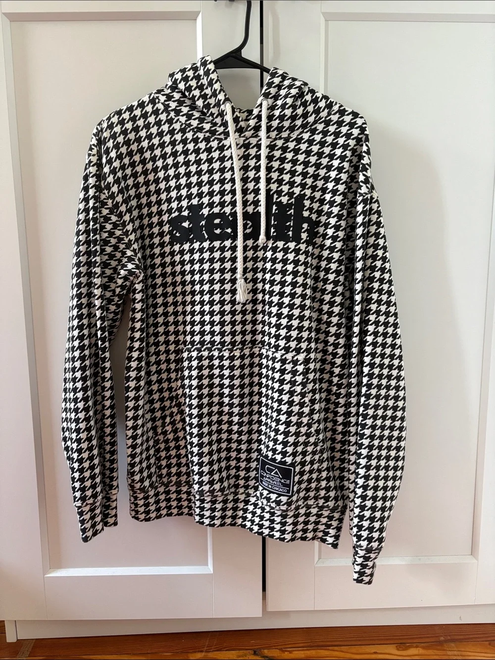Confidence Apparel Black & White Houndstooth Hoodie